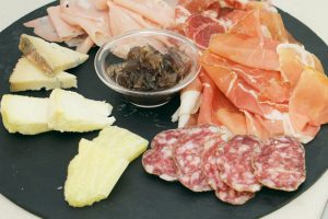 Tagliere di salumi e formaggi"