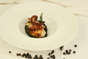 Polpo croccante con patate al nero di seppia"