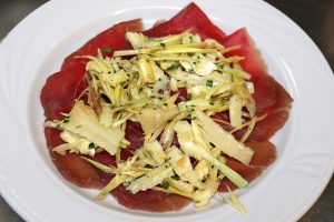 Carne salada con carciofi e grana