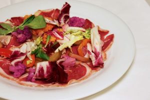 Petto d'oca affumicato con verdurine agrodolci"